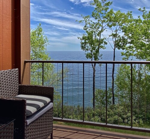 Aspen Shores: A Beautiful spacious three story home on Lake Superior
