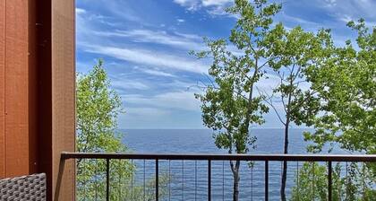 Aspen Shores: A Beautiful spacious three story home on Lake Superior