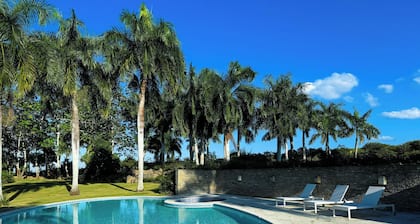 Elegant penthouse w/ stunning view over Dye Fore Golf & close to Altos de Chavón