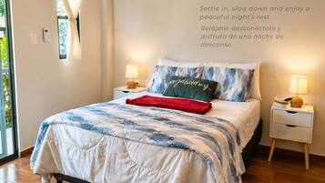 3 habitaciones, escritorio, tabla de planchar con plancha y wifi gratis