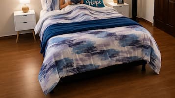 3 bedrooms, desk, iron/ironing board, WiFi (free)