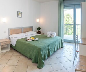 1 間臥室、書桌、筆電工作空間、隔音