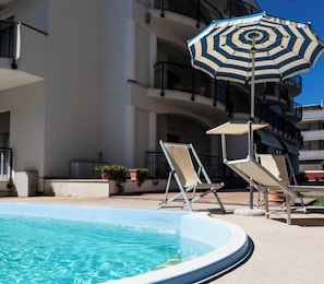 Seasonal outdoor pool, pool umbrellas, sun loungers