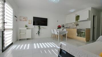 Apartment, 2 Bedrooms, Accessible, Smoking | Living room