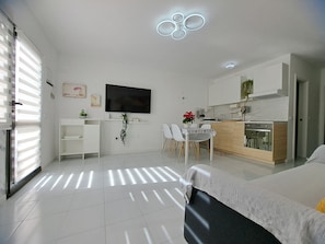 Apartment, 2 Bedrooms, Accessible, Smoking | Living room