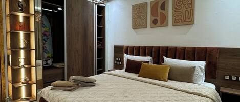 1 habitación, tabla de planchar con plancha, wifi y ropa de cama