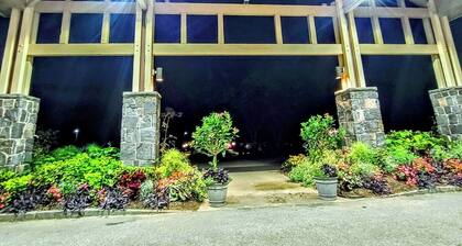 Charming 2 bed Condo at Attitash Grand Summit Hotel sleeps 6.  Ski-in/ Ski-out.