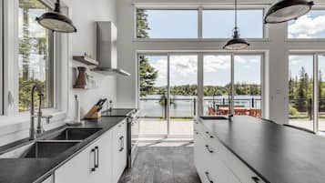 冰箱、微波炉、烤箱、炉灶