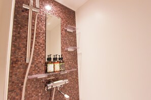 الدش داخل الحمام