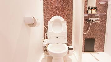 Comfort Double Room | Bathroom | Shower, free toiletries, hair dryer, towels