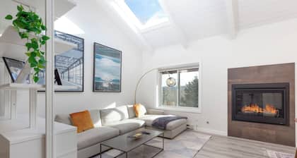 Bright & Airy Modern Cozy Condo in the Heart of Snowmass Village