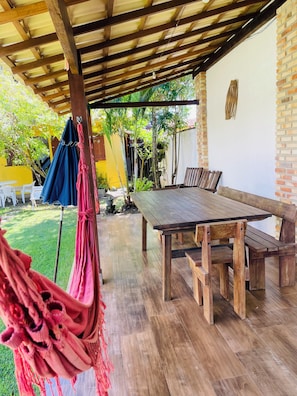 Suite supérieure, balcon, vue sur le jardin | Aire de séjour