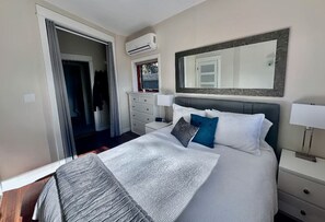 2 bedrooms, iron/ironing board, WiFi, bed sheets - Ideal Seattle Location / City Skyline
 (Seattle)