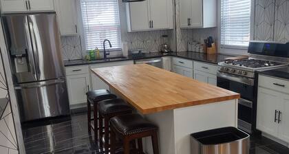 Charming 4-Bedroom Home in Detroit with AC & WiFi