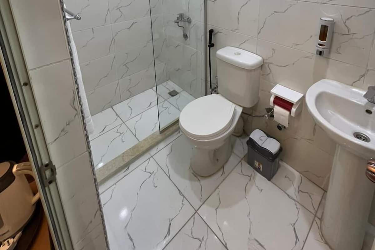 Deluxe Double Room | Bathroom