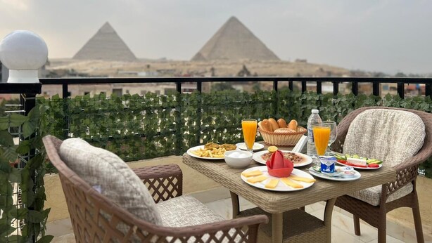 Free daily full breakfast - Pyramids Crypt Hotel (Giza)