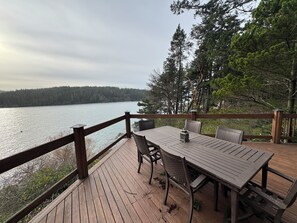 Outdoor dining - Deer Point Paradise - Private Beach, Incredible Views, Total Privacy (Olga)