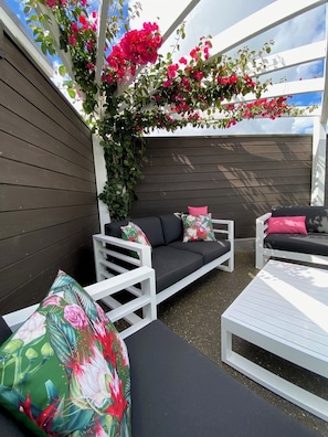 Terrace/patio - Groove-on-Grove.  
Entire home in Nelson. (Nelson)