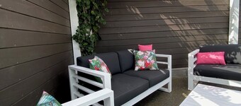 Groove-on-Grove.  
Entire home in Nelson.