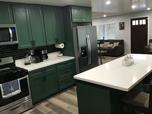 Spacious 4-bedroom house with AC, fitness equipment in wonderful Lakeside