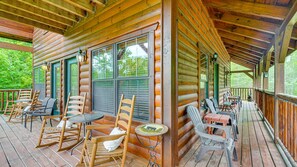 Outdoor dining - Top-Ranked Cabin! Great Amenities! Perfect Location! Secluded Hideaway. Ez Roads (Sevierville)