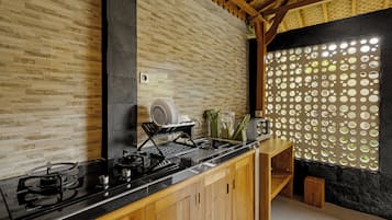Villa, 1 habitación, vista al jardín | Cocina privada | Tetera eléctrica