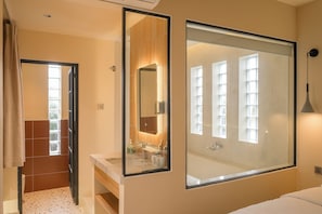 Apartamento familiar, cocina, vistas a la piscina | 1 dormitorio, escritorio, espacio para trabajar con un portátil