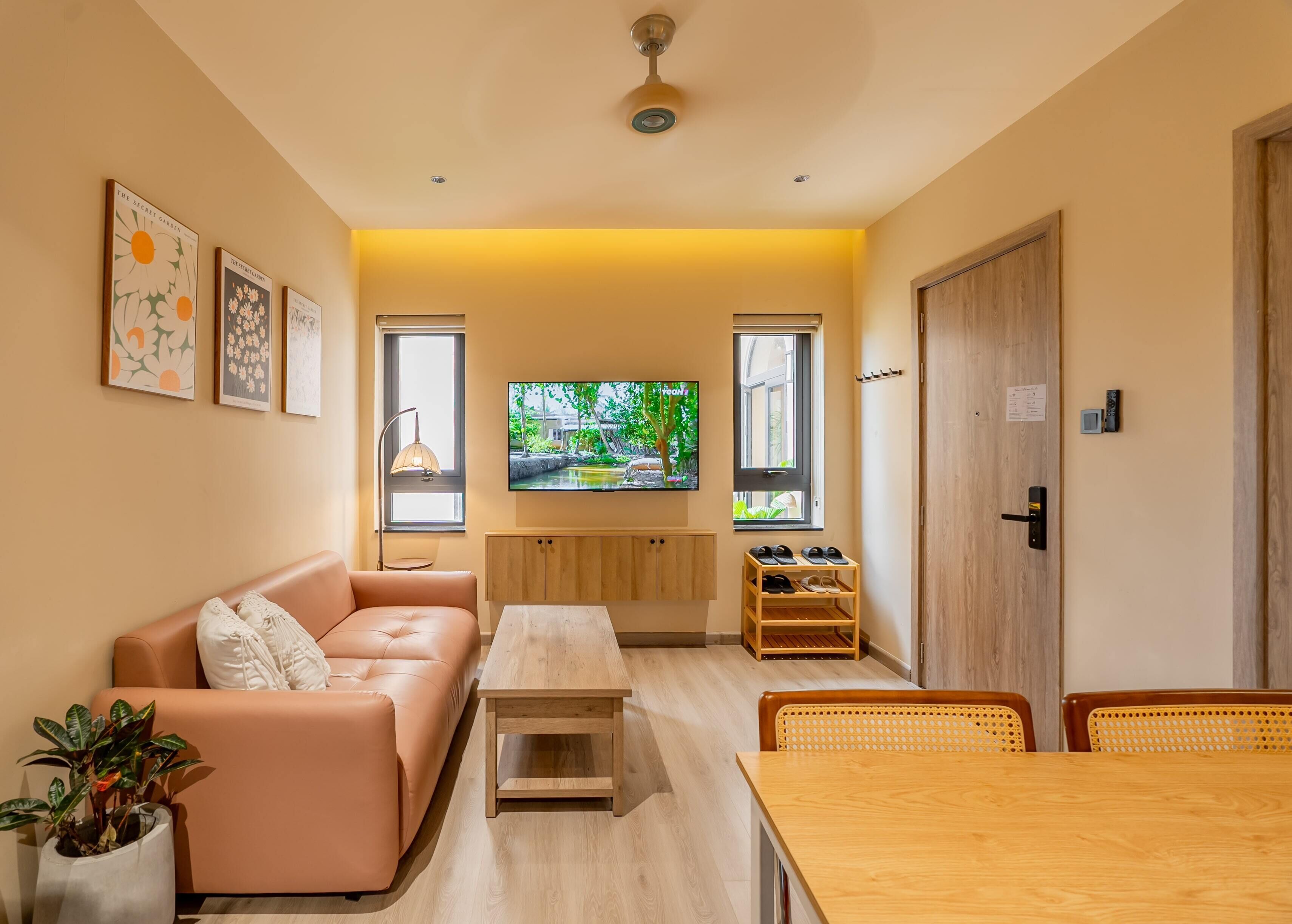 Familie tweepersoonskamer, Meerdere bedden, keuken, uitzicht op zwembad | Luxe beddengoed, donsdekens, bedden met traagschuimmatrassen