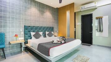 Deluxe Double Room | Desk, free WiFi, bed sheets