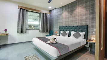 Deluxe Double Room | Desk, free WiFi, bed sheets