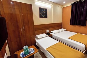 迷你吧、免费 WiFi、床单