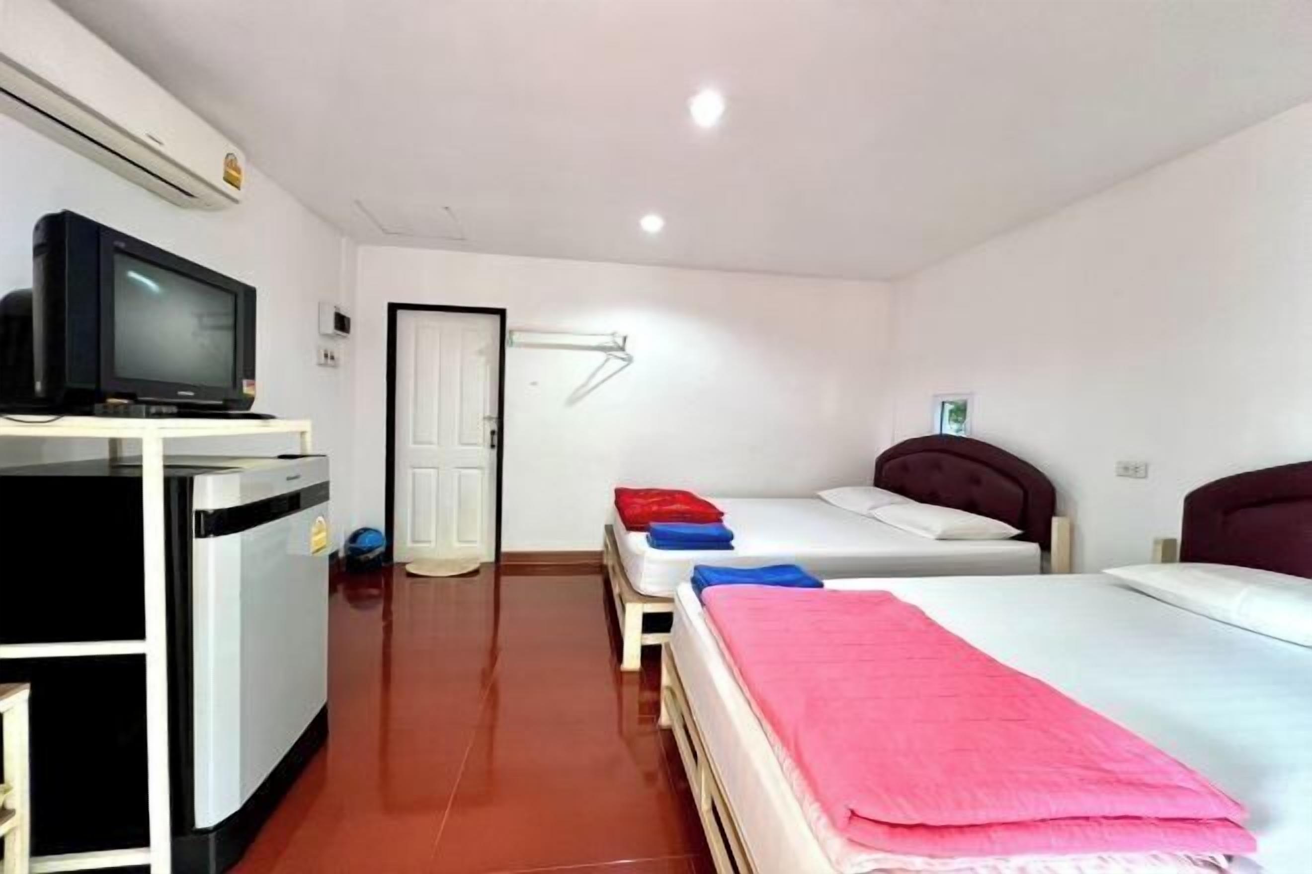 Free WiFi, bed sheets