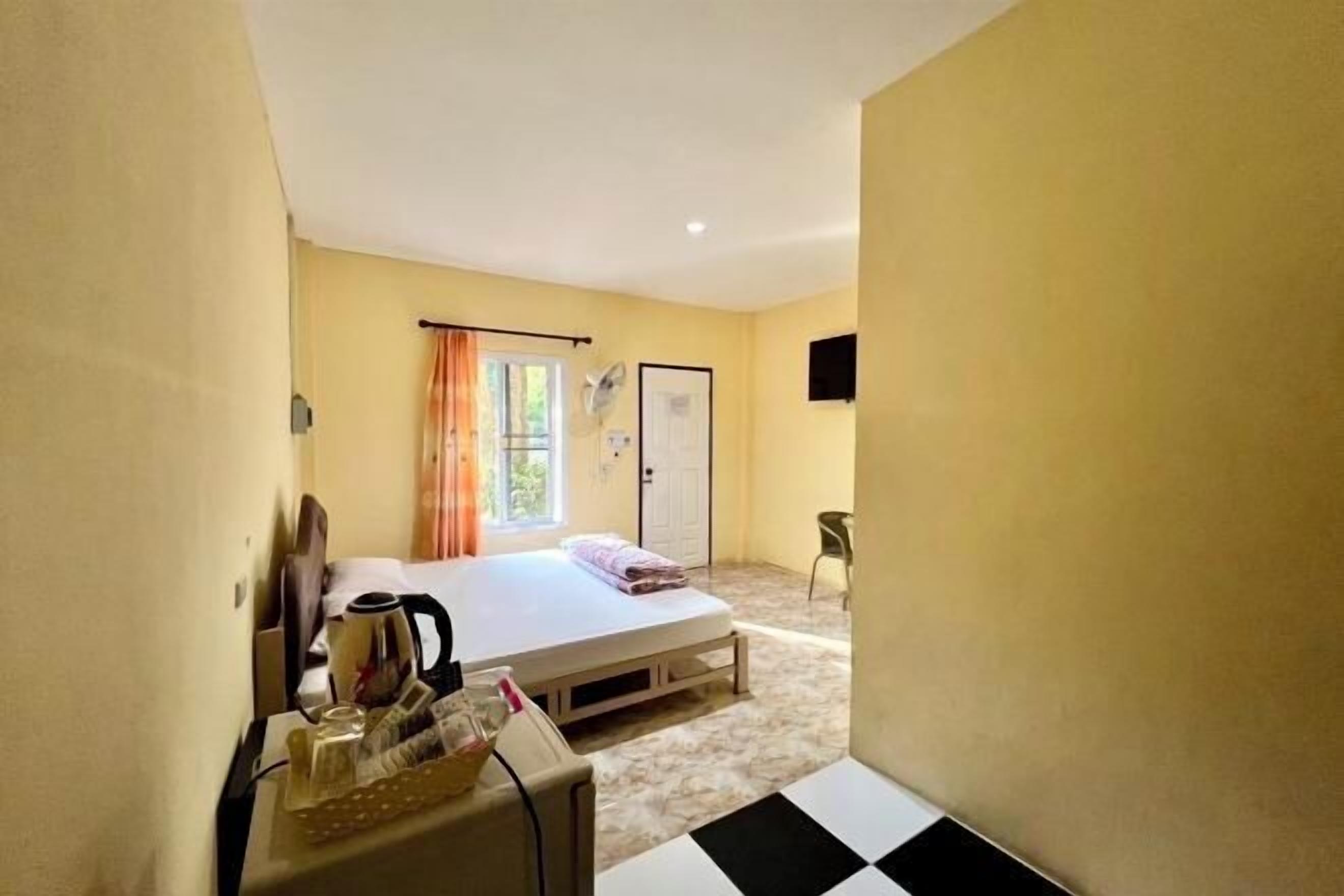 Free WiFi, bed sheets