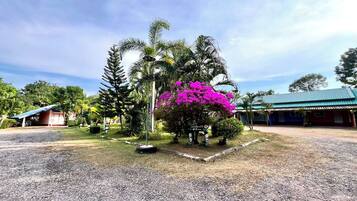 Vista frontal de la propiedad