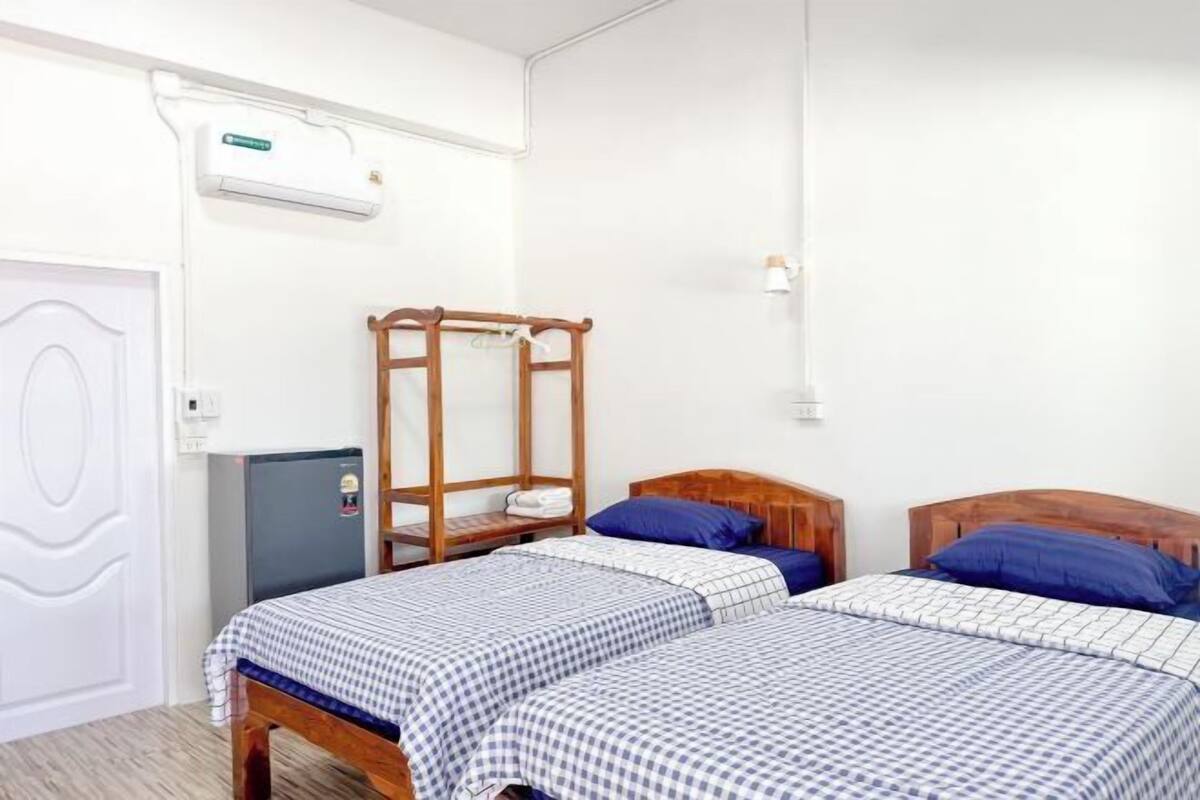 1 bedroom, desk, free WiFi, bed sheets