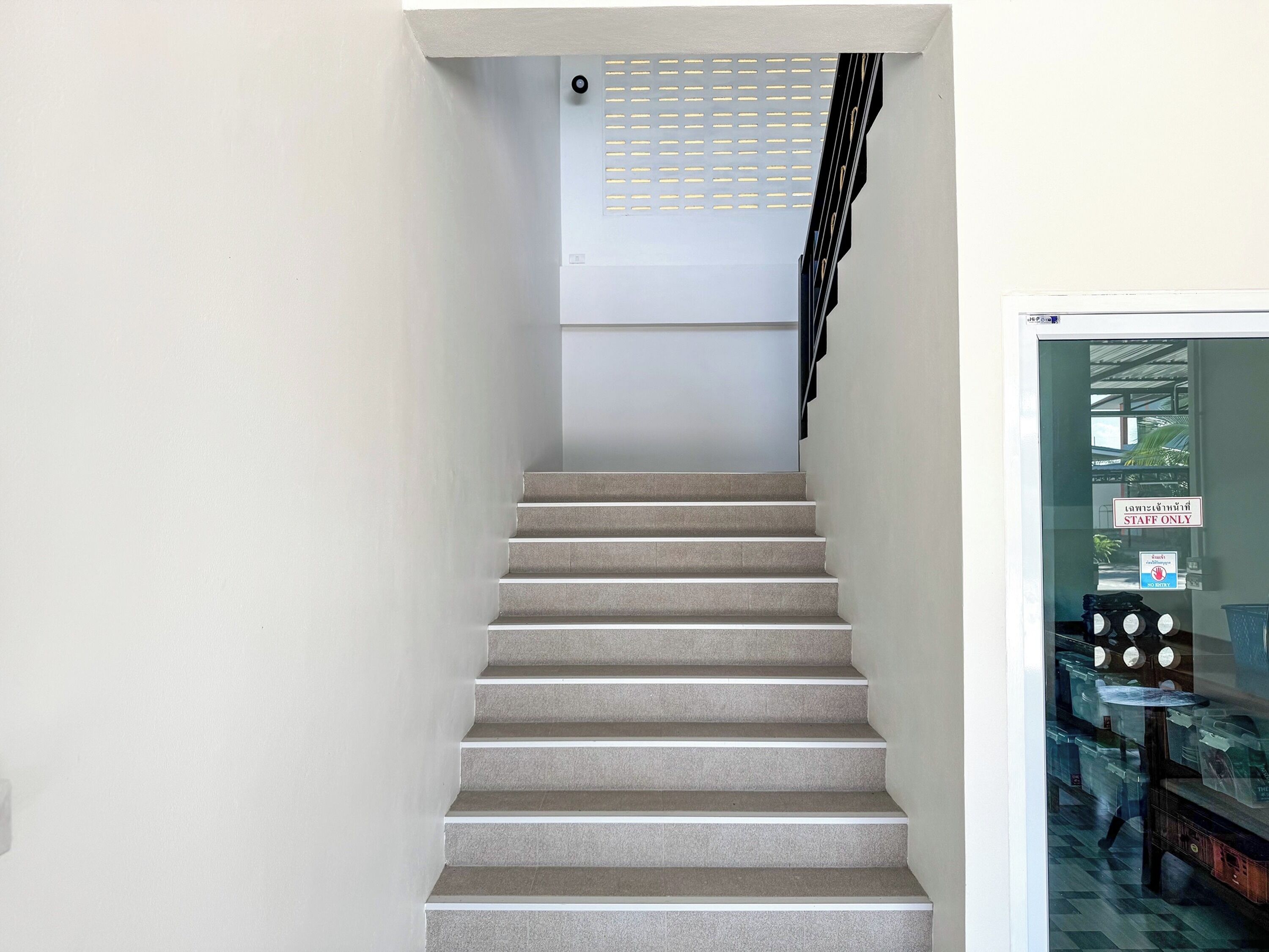 書桌、免費 Wi-Fi、床單