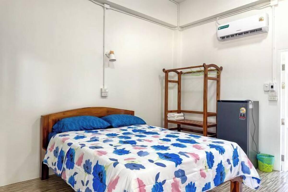 1 bedroom, desk, free WiFi, bed sheets