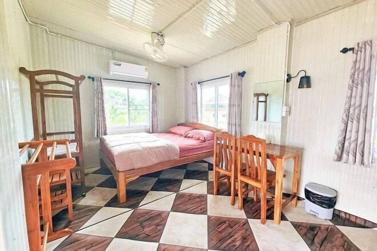 1 bedroom, desk, free WiFi, bed sheets