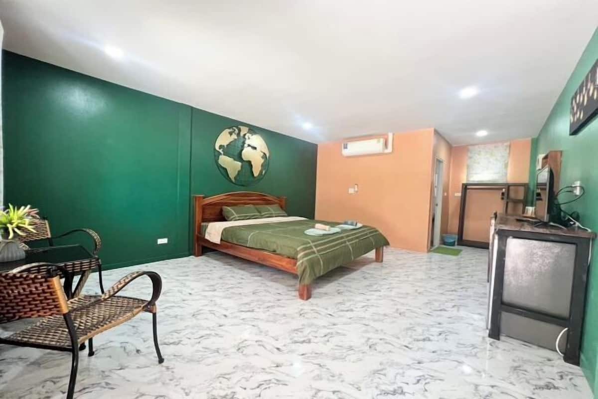Desk, free WiFi, bed sheets