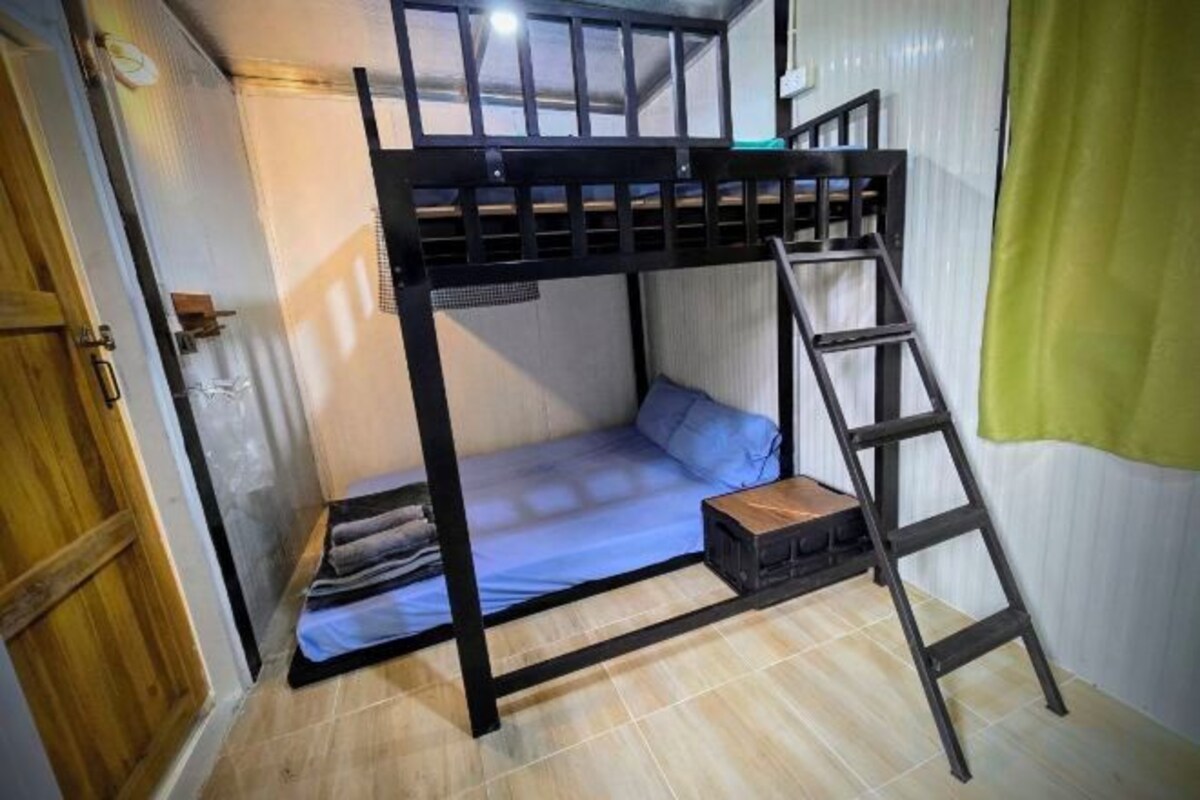 Quartos à prova de som, Wi-Fi de cortesia, roupa de cama