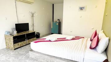 Desk, free WiFi, bed sheets
