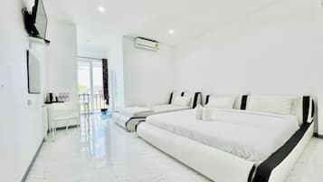Deluxe Room | Desk, free WiFi, bed sheets