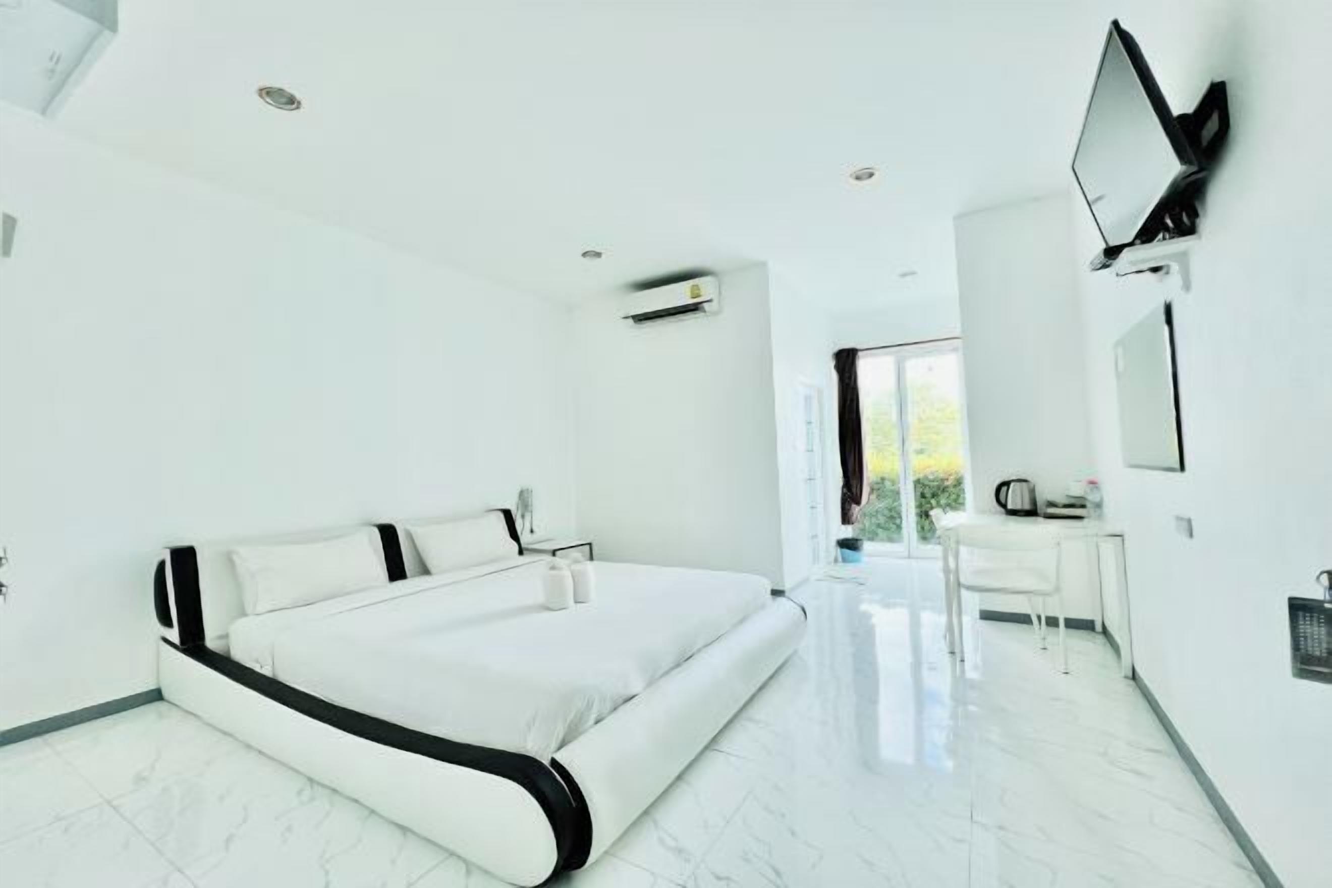 Desk, free WiFi, bed sheets