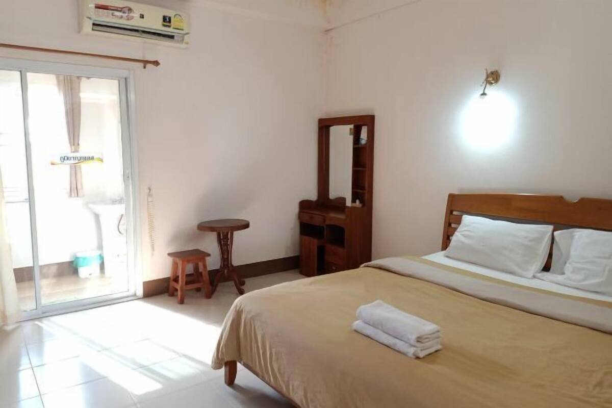 Desk, blackout drapes, WiFi (free), bed sheets