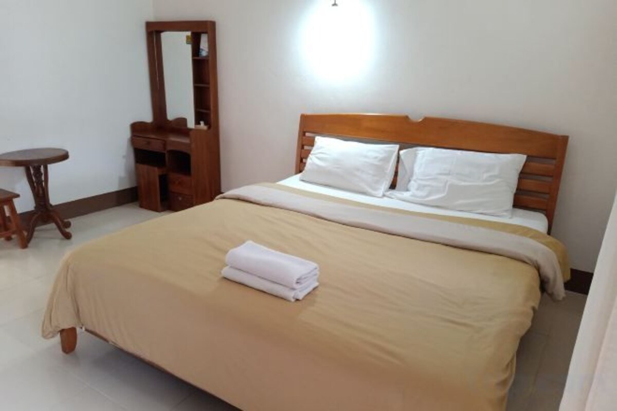Escritorio, cortinas blackout, wifi gratis y ropa de cama 