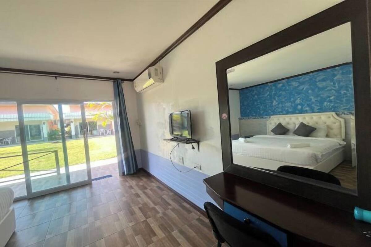 Desk, free WiFi, bed sheets