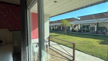 Standard Twin Room | Terrace/patio