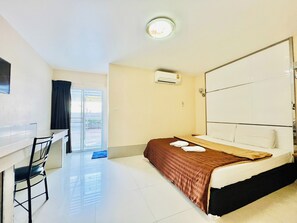 Standard Double Room | Desk, free WiFi, bed sheets - Veerakit Grand Hotel (Udon Thani)