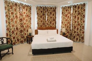 Villa, 5 chambres | 5 chambres, bureau, fer et planche à repasser, accès au Wi-Fi (inclus)