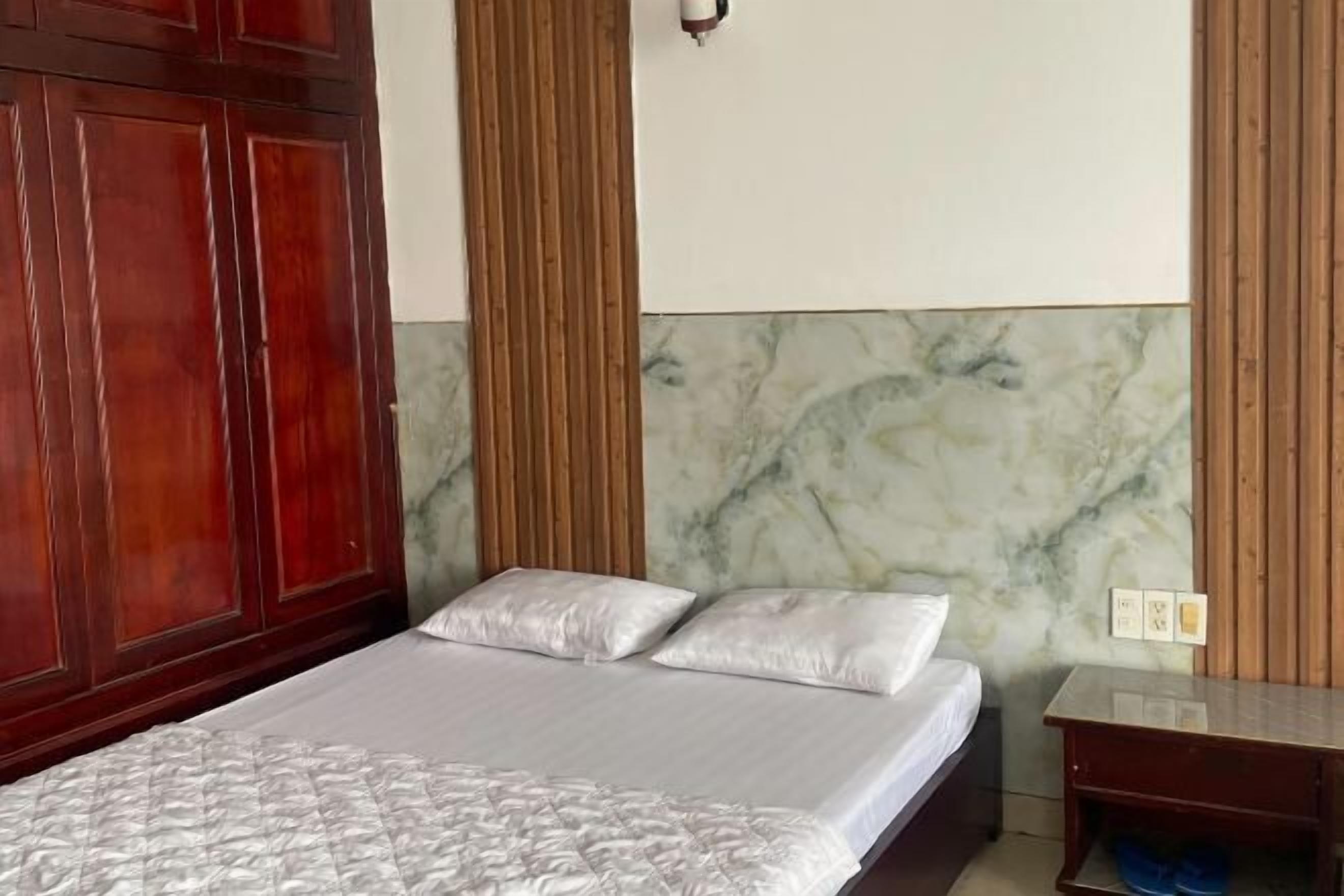 Desk, iron/ironing board, free WiFi, bed sheets